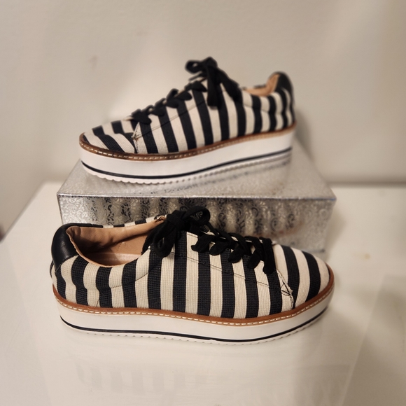 Chelsea & Violet Shoes - CHELSEA & VIOLET SIZE 10.Black and White Striped Platform Sneakers